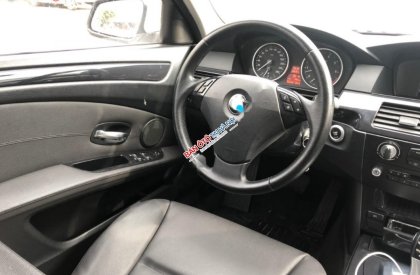 BMW 5 Series 2009 - Cần bán gấp BMW 5 Series đời 2009, màu trắng, nhập khẩu số tự động, 555 triệu