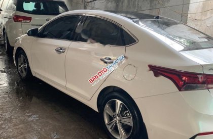 Hyundai Accent AT   2018 - Cần bán lại xe Hyundai Accent AT đời 2018, màu trắng, giá 790tr