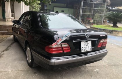 Mercedes-Benz E class  E240  2002 - Cần bán xe Mercedes E240 đời 2002, màu đen, giá 456.789tr