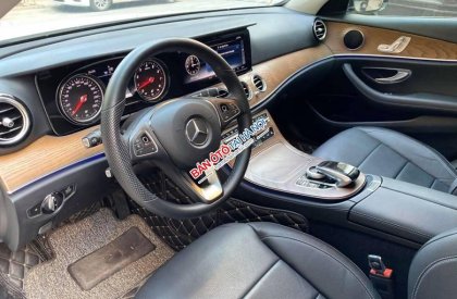 Mercedes-Benz E class 2018 - Cần bán xe Mercedes E200 năm 2018, màu trắng đẹp như mới