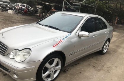 Mercedes-Benz C class  C240 2005 - Cần bán gấp Mercedes C240 đời 2005, màu bạc, nhập khẩu nguyên chiếc giá cạnh tranh