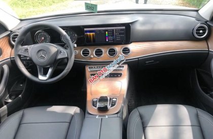 Mercedes-Benz E class  E200  2018 - Cần bán xe Mercedes E200 sản xuất năm 2018, màu trắng mới 100%