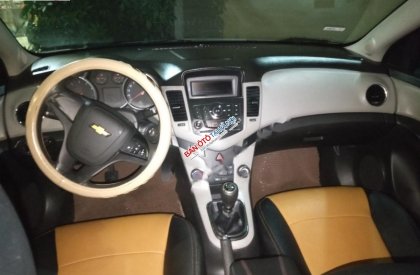 Chevrolet Cruze 1.6 MT 2015 - Cần bán gấp Chevrolet Cruze 1.6 MT năm sản xuất 2015 xe gia đình, 350 triệu