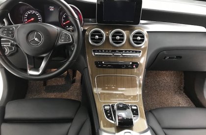 Mercedes-Benz GLC 250 2018 - Cần bán xe Mercedes 250 đời 2018, màu trắng