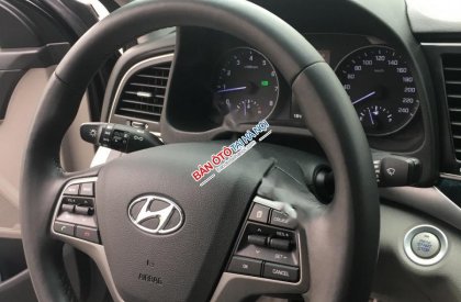 Hyundai Elantra 2017 - Cần bán lại xe Hyundai Elantra sản xuất năm 2017, màu đen chính chủ