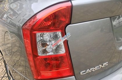 Kia Carens   2.0MT  2010 - Cần bán gấp Kia Carens 2.0MT sản xuất năm 2010, màu xám xe gia đình