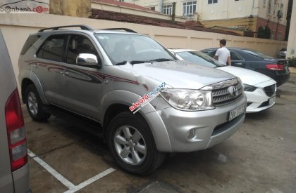 Toyota Fortuner 4x4 AT 2011 - Bán Toyota Fortuner 4x4AT 2011, màu bạc giá cạnh tranh