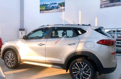 Hyundai Tucson 2.0 L 2020 - Tặng nhiều phụ kiện chính hãng - Khi mua Hyundai Tucson 2.0 L năm sản xuất 2020, màu kem (be)