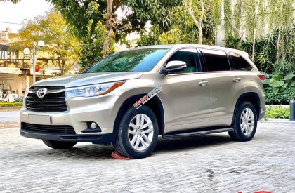 Toyota Highlander 2016 - Xe chính chủ bán Toyota Highlander LE 2.7L 2016 màu vàng cát, nội thất kem, nhập khẩu