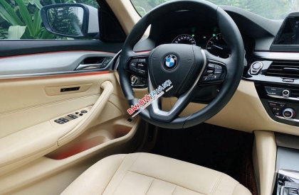 BMW 5 Series  520i  2019 - Bán ô tô BMW 5 Series 520i đời 2019, màu trắng, nhập khẩu