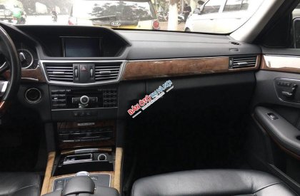 Mercedes-Benz E class 2011 - Cần bán gấp Mercedes đời 2011, màu đen còn mới, giá chỉ 780 triệu