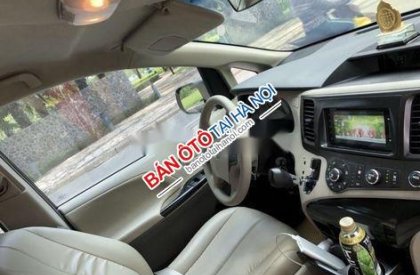 Toyota Sienna 2010 - Cần bán xe Toyota Sienna năm 2010, màu vàng, xe nhập