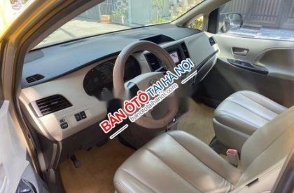 Toyota Sienna 2010 - Cần bán xe Toyota Sienna năm 2010, màu vàng, xe nhập