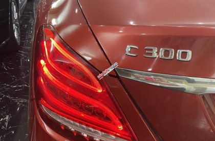 Mercedes-Benz C class C300 2015 - Cần bán nhanh Mercedes C300 đời 2015, màu đỏ, xe đẹp như mới