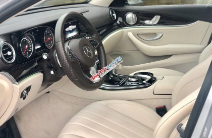 Mercedes-Benz E class   2017 - Bán Mercedes E250 sản xuất 2017, màu bạc, xe nhập