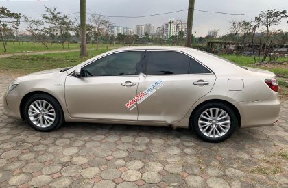 Toyota Camry 2017 - Bán ô tô Toyota Camry đời 2017, màu kem (be)