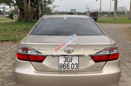 Toyota Camry 2017 - Bán ô tô Toyota Camry đời 2017, màu kem (be)