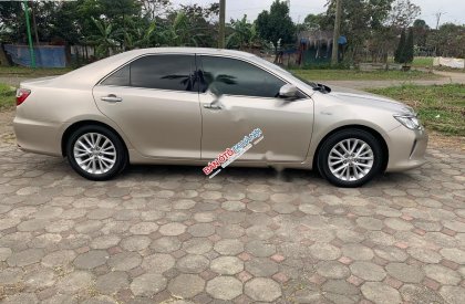 Toyota Camry 2017 - Bán ô tô Toyota Camry đời 2017, màu kem (be)