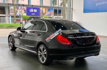 Mercedes-Benz C class 2017 - Cần bán gấp Mercedes C250 năm sản xuất 2017, màu đen