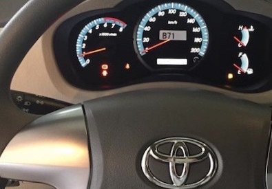 Toyota Innova 2.0E 2016 - Bán xe Toyota Innova 2.0E đời 2016, màu vàng, chính chủ giá cạnh tranh