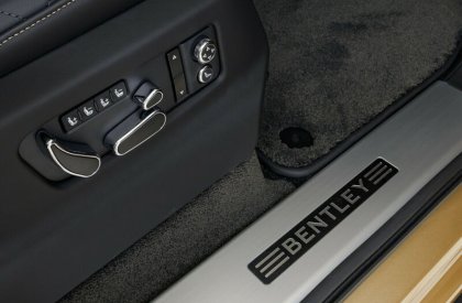 Bentley Bentayga 3.0 Hybrid 2022 - Bán Bentley Bentayga 3.0 Hybrid 2023, màu vàng, xe nhập mới - Giá tốt nhất Hà Nội