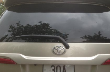 Toyota Innova E 2016 - Chính chủ bán lại xe Toyota Innova E 2016, màu vàng, 405tr