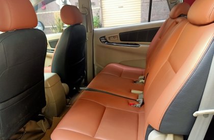 Toyota Innova E 2015 - Cần bán Toyota Innova E đời 2015, màu vàng, số sàn, giá tốt