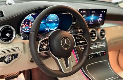 Bán Mercedes GLC300 2021 màu Đen Xe đã qua sử dụng chính hãng, Rẻ hơn mua mới tới 300tr, hỗ trợ trả góp 80% 