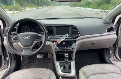Hyundai Elantra 2017 - Bán Hyundai Elantra đời 2017, màu bạc