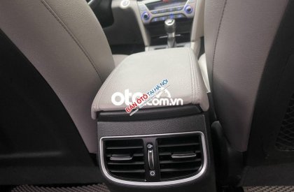 Hyundai Elantra 2018 - Cần bán xe Hyundai Elantra sản xuất 2018, màu đen còn mới  