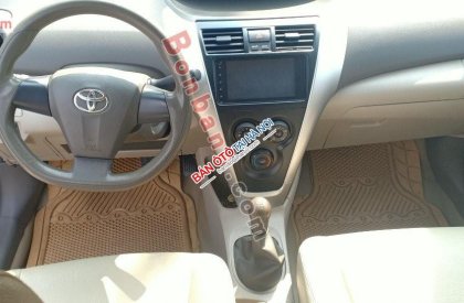 Toyota Vios   MT  2011 - Cần bán gấp Toyota Vios MT năm 2011, màu xám còn mới, giá tốt