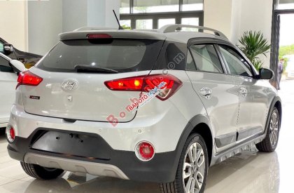 Hyundai i20 Active    2015 - Bán Hyundai i20 Active năm sản xuất 2015, màu bạc, xe nhập 