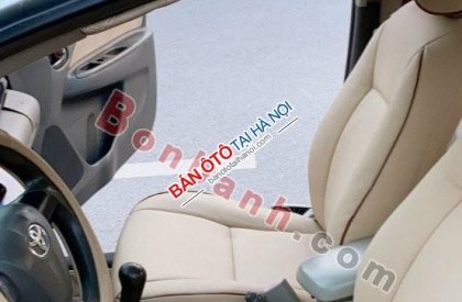 Toyota Vios   MT 2011 - Cần bán gấp Toyota Vios MT đời 2011, màu bạc chính chủ, giá tốt