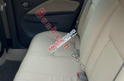 Toyota Vios   MT 2011 - Cần bán gấp Toyota Vios MT đời 2011, màu bạc chính chủ, giá tốt