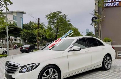 Mercedes-Benz C250 2017 - Cần bán gấp Mercedes sản xuất 2017, màu trắng còn mới