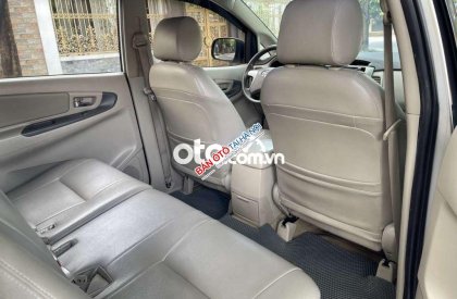 Toyota Innova   E 2015 - Bán Toyota Innova E đời 2015, màu bạc xe gia đình