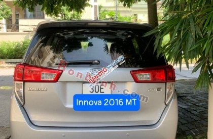 Toyota Innova   E   2016 - Cần bán xe Toyota Innova E đời 2017, màu bạc, giá 495tr