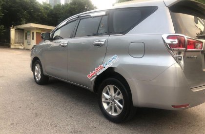 Toyota Innova E  2016 - Bán Toyota Innova E năm sản xuất 2016, màu bạc số sàn, 486tr