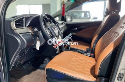 Toyota Innova  G 2017 - Cần bán gấp Toyota Innova 2.0G 2017, màu nâu vàng, chính chủ, 615 triệu