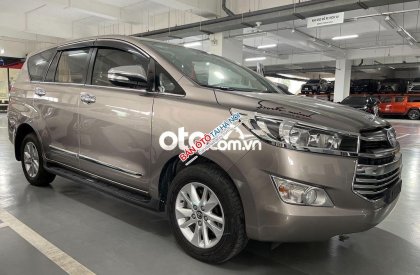 Toyota Innova  G 2017 - Cần bán gấp Toyota Innova 2.0G 2017, màu nâu vàng, chính chủ, 615 triệu