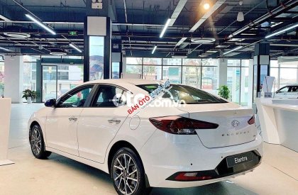 Hyundai Elantra  AT  2021 - Bán Hyundai Elantra AT đời 2021, màu trắng giá cạnh tranh
