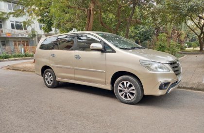Toyota Innova E 2016 - Cần bán xe Toyota Innova E xịn 2016, màu ghi vàng biển Hà Nội