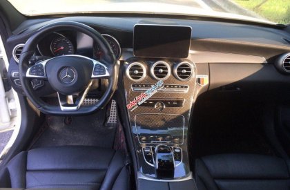 Mercedes-Benz C300  AMG 2016 - Cần bán lại xe Mercedes C300 AMG năm sản xuất 2016, màu trắng