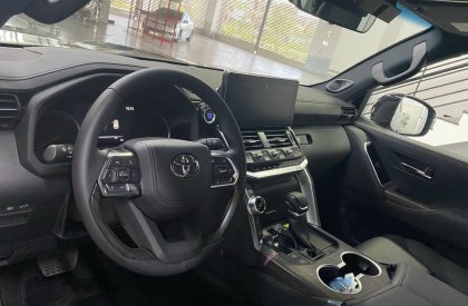 Bán xe Toyota Land Cruiser LC300 đời 2022, màu đen, nhập khẩu