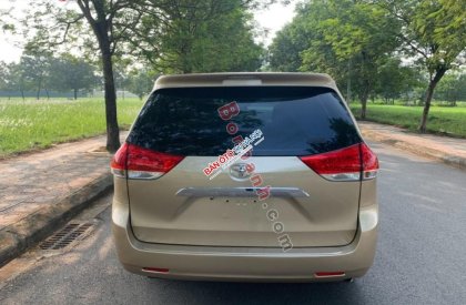 Toyota Sienna 2010 - Cần bán xe Toyota Sienna năm sản xuất 2010, màu vàng, nhập khẩu