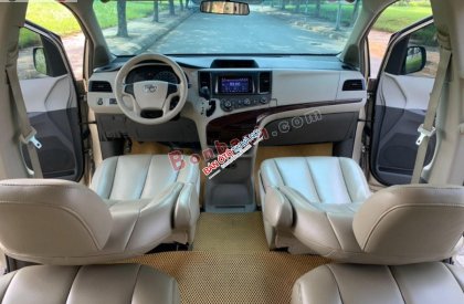 Toyota Sienna 2010 - Cần bán xe Toyota Sienna năm sản xuất 2010, màu vàng, nhập khẩu