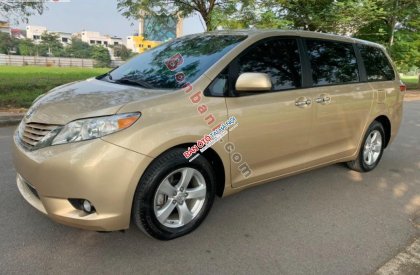 Toyota Sienna 2010 - Cần bán xe Toyota Sienna năm sản xuất 2010, màu vàng, nhập khẩu