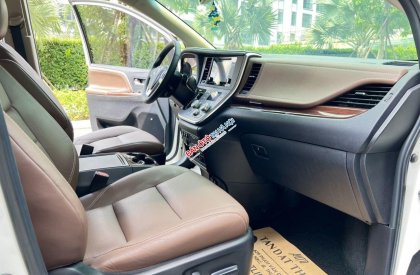 Toyota Sienna 2015 - Xe màu trắng