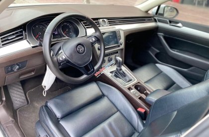 Volkswagen Passat 2017 - Màu trắng, nhập khẩu