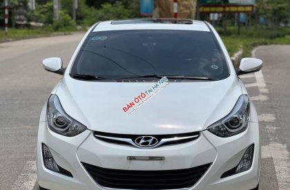 Hyundai Elantra 2015 - Màu trắng